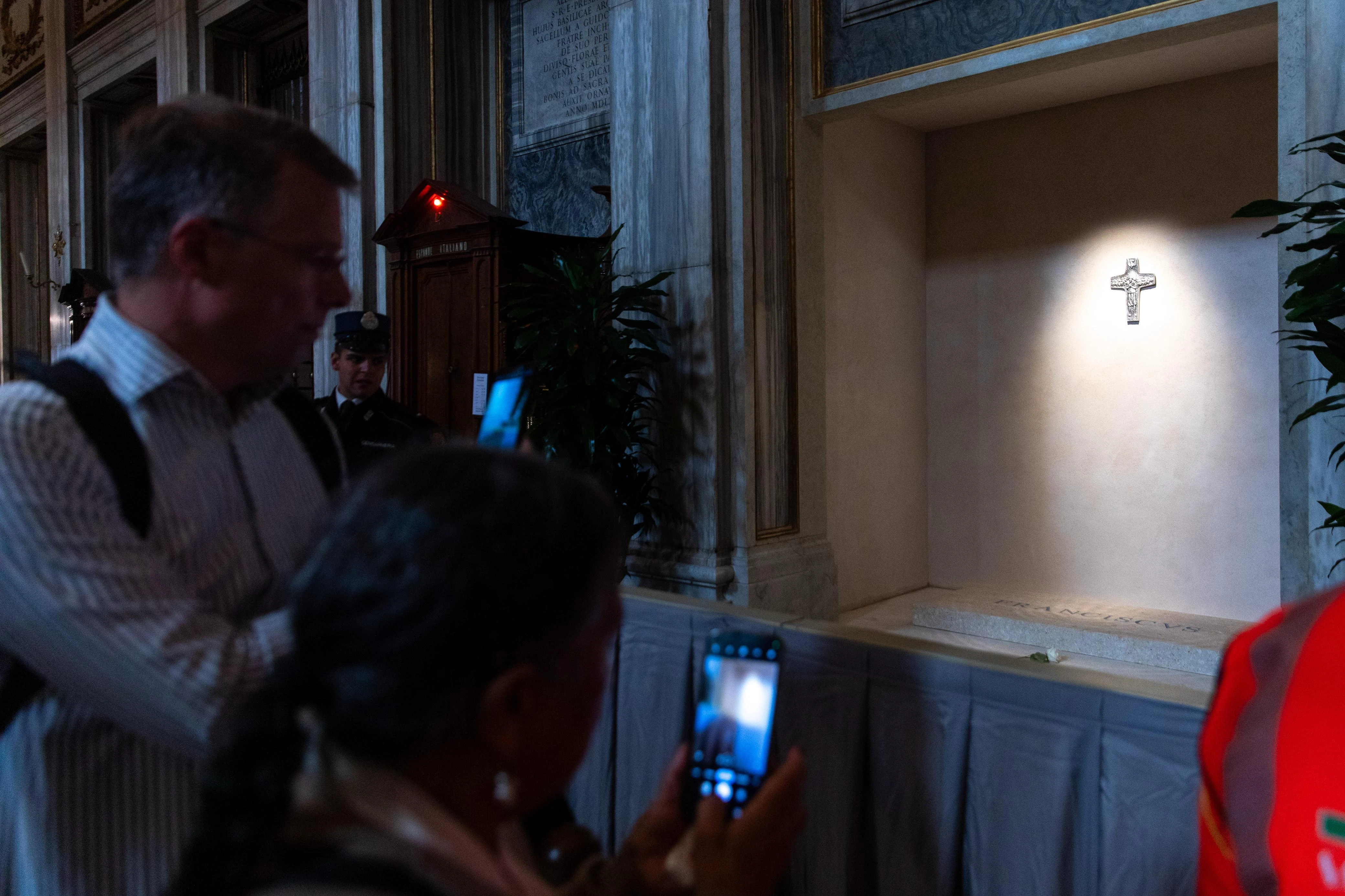 Pilgrims visit the tomb of Pope Francis at St. Mary Major Basilica on Sunday, April 27, 2025. | Credit: Daniel Ibáñez/CNA